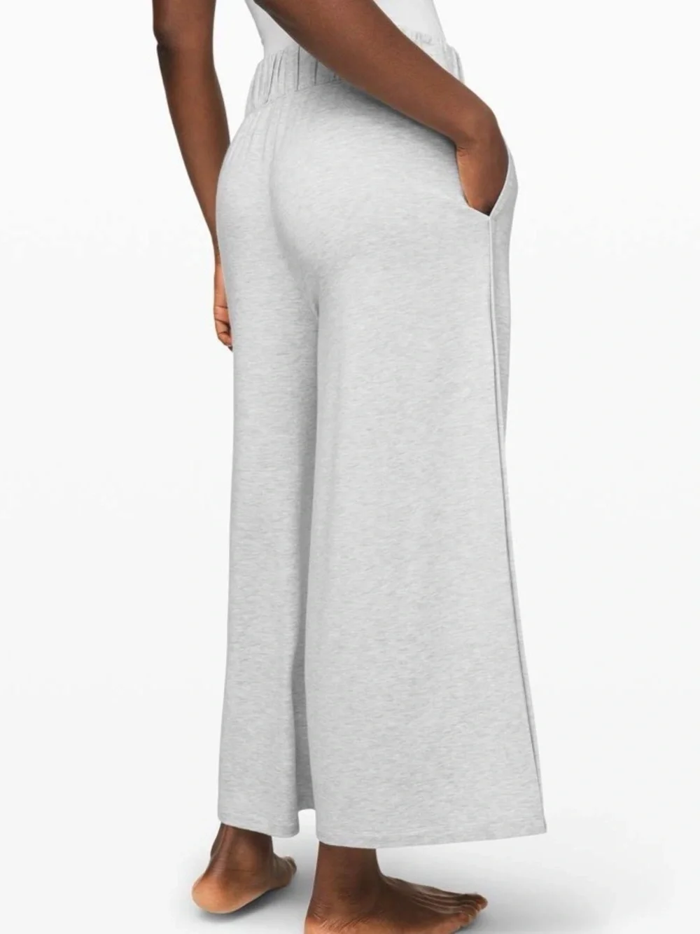 Lululemon Seek Stillness Mid Rise Crop Womens Pants - size 2 Heather Grey